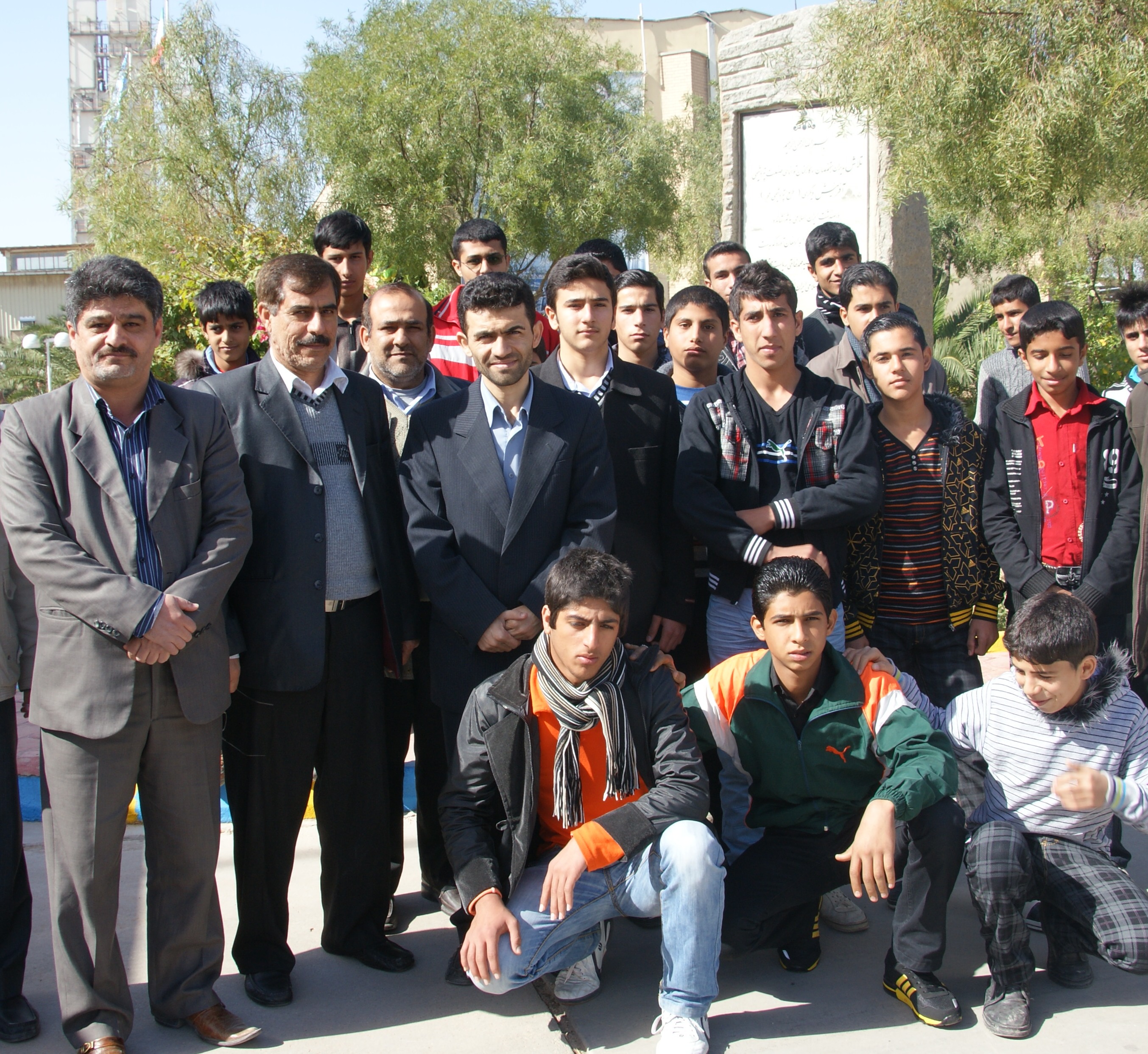 بازدید علمی  تعدادی از دانش اموزان مدارس ایثارگران شهرستان شوش از پتروشیمی فجر