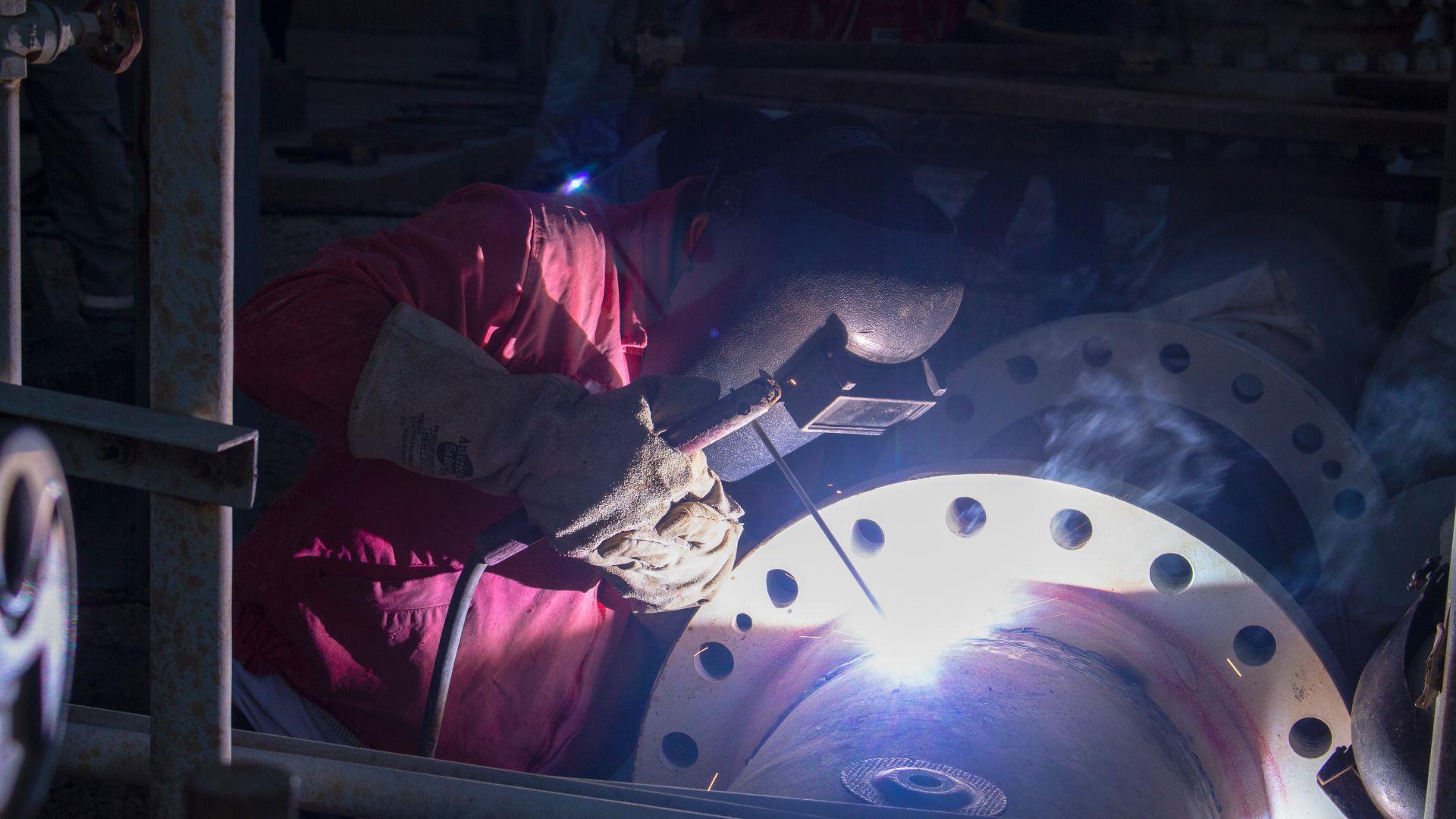 عمليه منسقه ، دقيقه ، آمنه و مخططه من قبل رجال الفجر للحفاظ علي استقرار الانتاج