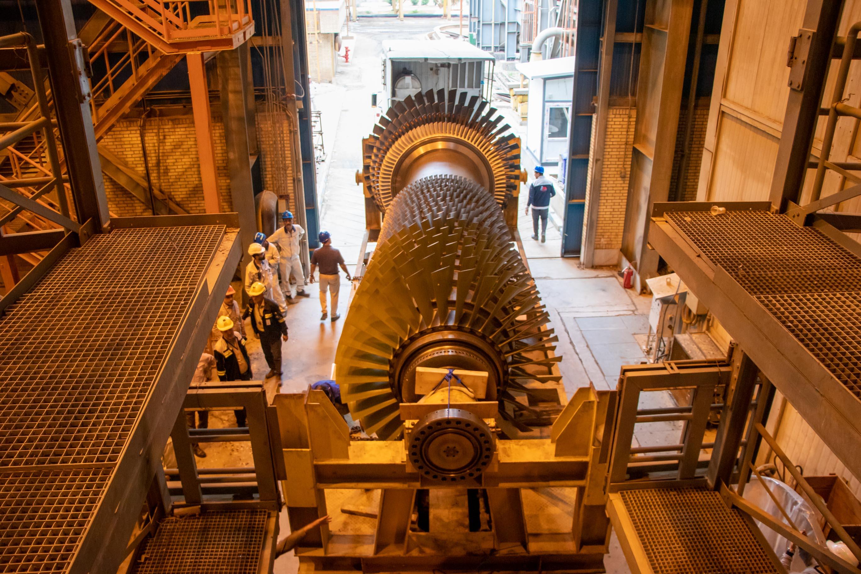 تعمیرات اساسی موفقیت‌آمیز توربین ناحیه ۲ فجر انرژی با داخلی‌سازی پره‌ها و عایق