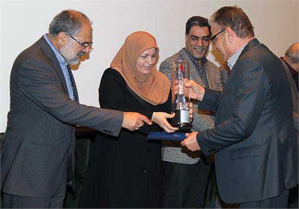 تندیس بلورین تعالی در دستان پتروشیمی فجر درخشید