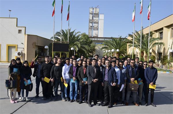 با هدف افزایش ارتباط صنعت و دانشگاه: بازدید دانشجویان از شرکت فجر انرژی خلیج فارس