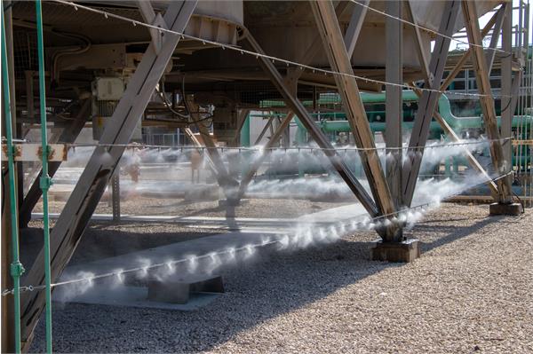 اصبحت درجة الحرارة المحيطه بوحدات محطة الطاقه اكثر برودة