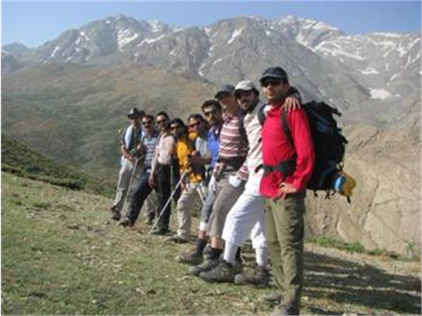 صعود تیم کوهنوردی پتروشیمی فجر به قله سن بروان