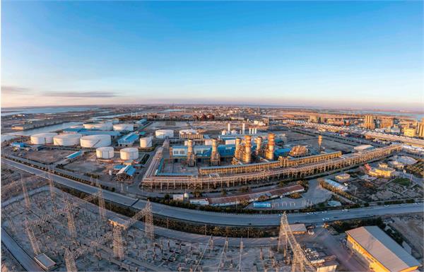 وزیر نیرو از مدیریت و کارکنان شرکت فجر انرژی تقدیر کرد