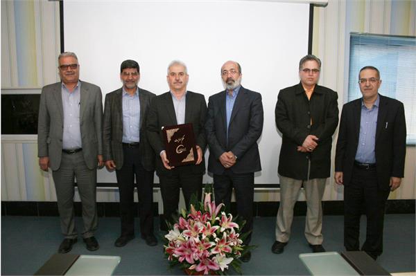 دو حکم جدید برای مدیران عالی پتروشیمی فجر / مهندس شمیم مدیرعامل به مبین منتقل شد و مهندس زال خانی حکم سرپرستی گرفت.